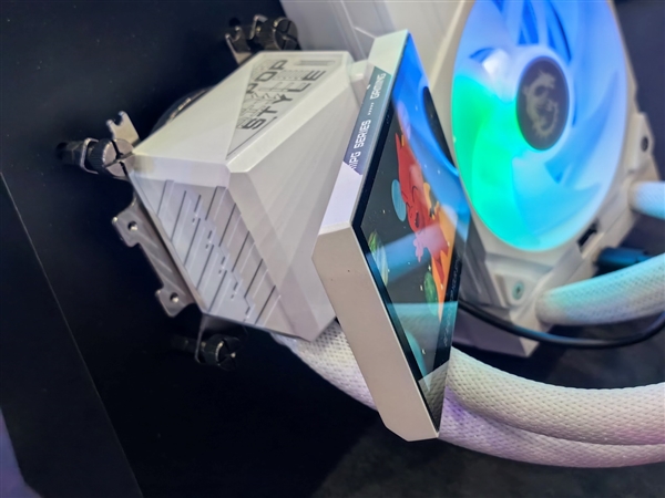 微星機電散新成果秀：優雅堅固楓木、獨特雙層葉片
