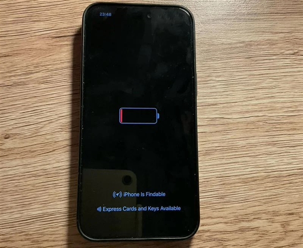 iOS 18新功能：iPhone 15系列電量耗盡后仍能顯示時間 可刷NFC