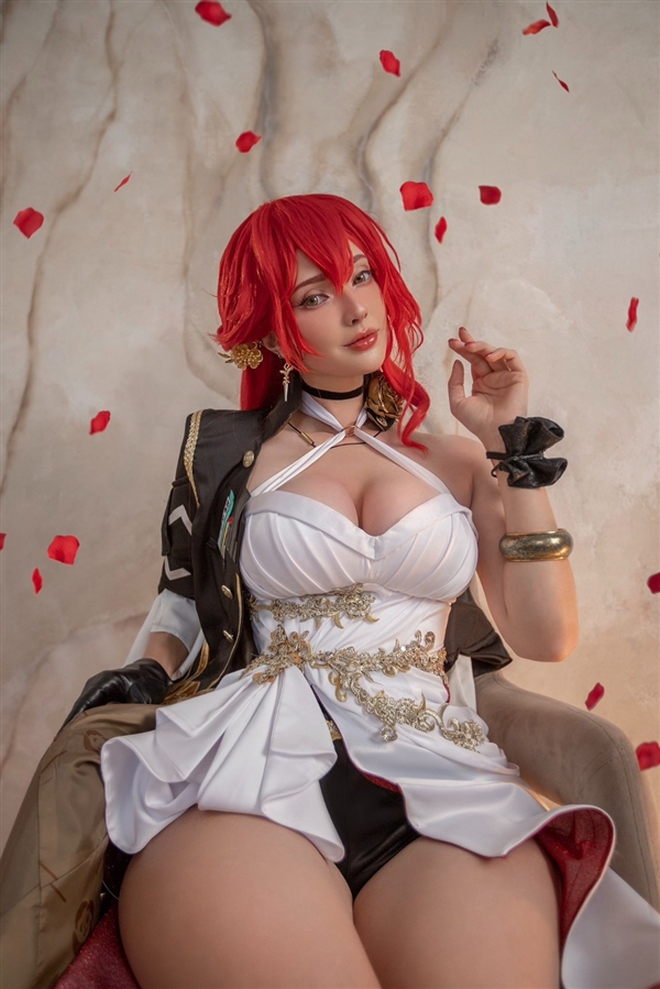 烏克蘭美女Cos《咒術回戰》冥冥：皮衣黑絲身材熱辣