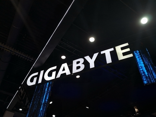 技嘉發布AI TOP 100E SSD：適用于AI訓練 TBW可達219000
