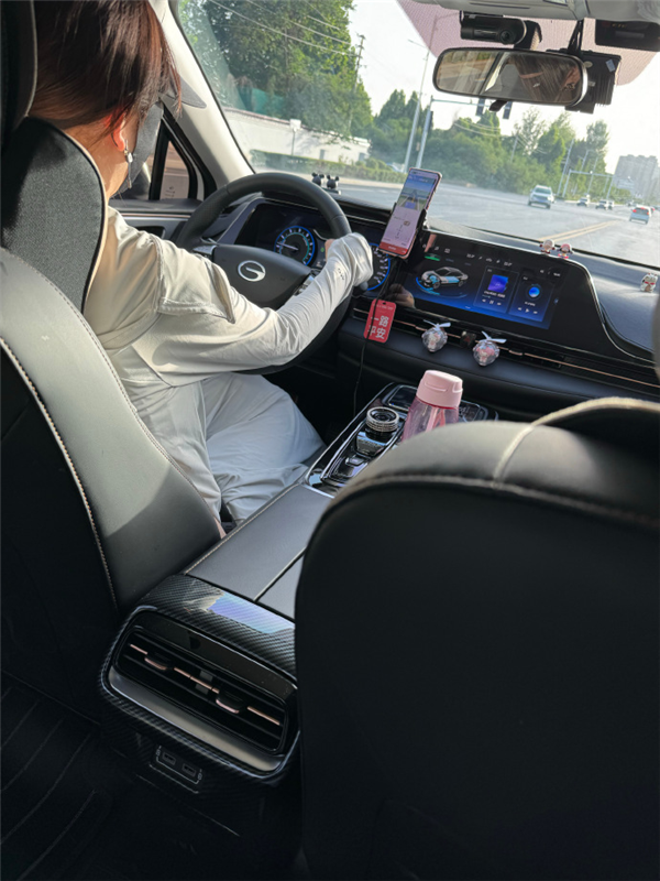 可選女司機、拉黑臭車、攜帶寵物、AA車費：網約車還能這么玩？
