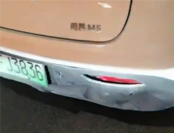 小米SU7隧道內追尾問界M5：SUV的優(yōu)勢一眼可見