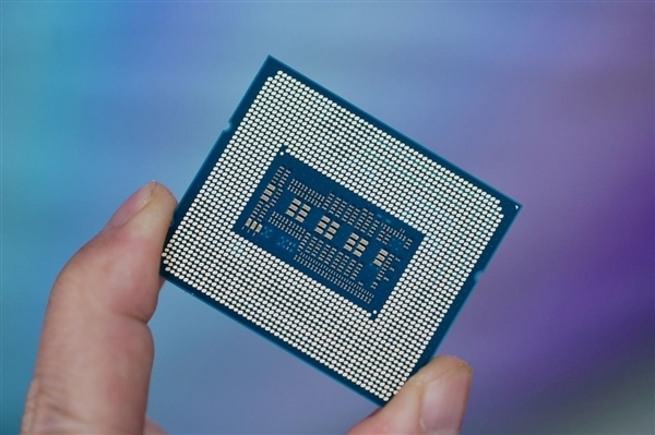 Intel下代接口LGA1851完整布局曝光：PCIe、USB一覽無余