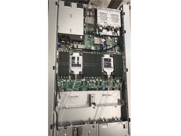 可冷卻上千瓦！Intel發布全新數據中心浸沒式液冷