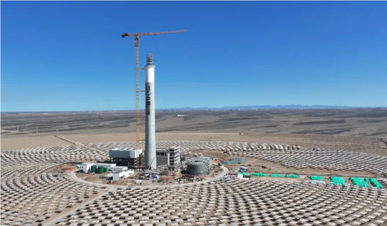 全球首個！“雙塔一機”光熱儲能電站進入調試階段：年發電量可達18億度