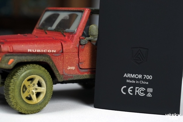 雷克沙ARMOR 700 1TB上手：硬核的三防移動固態硬盤
