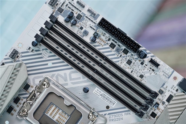 支持i9-14900K！七彩虹VCN Z790D5 ARK FROZEN方舟主板圖賞