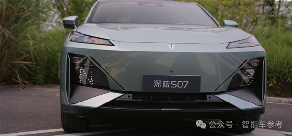 史上便宜華為智駕車！深藍S07視覺輕松挑戰重慶魔鬼高架