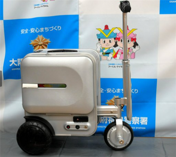 中國女子在日本街頭騎電動行李箱被罰：屬電動自行車