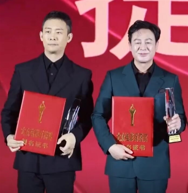 張頌文張譯百花獎臺下熱情擁抱：驚喜同框