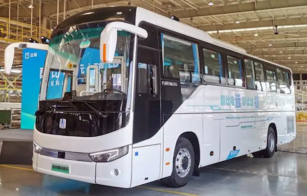 吉利星際首款醇氫電動公路客車U11M發布：加醇10分鐘 續航600公里