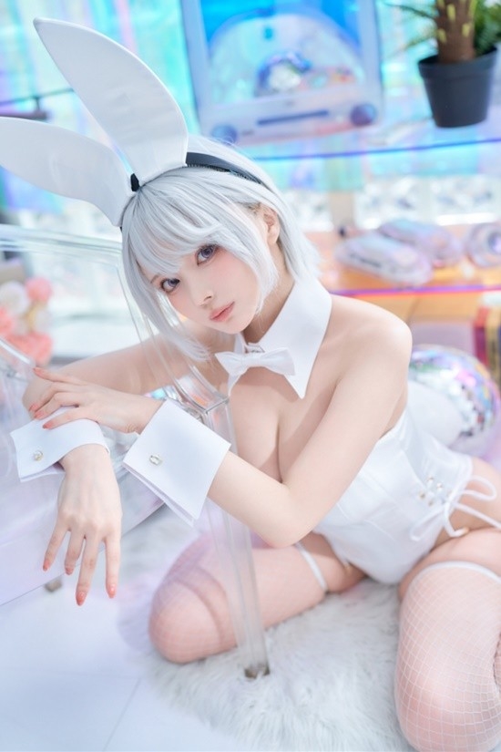 櫻花妹COS《絕區零》艾蓮：黑絲鯊魚妹冷艷又性感