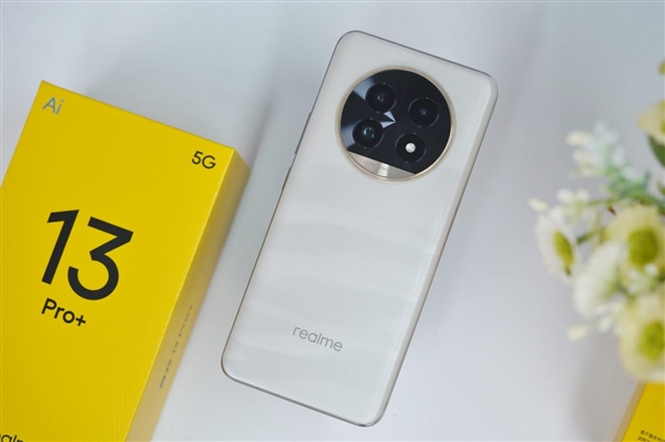 首發(fā)全新索尼超光影潛望長焦！真我13 Pro+圖賞