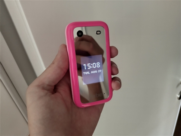 919元！HMD Barbie芭比聯名翻蓋機發布：粉色機身少女心爆棚