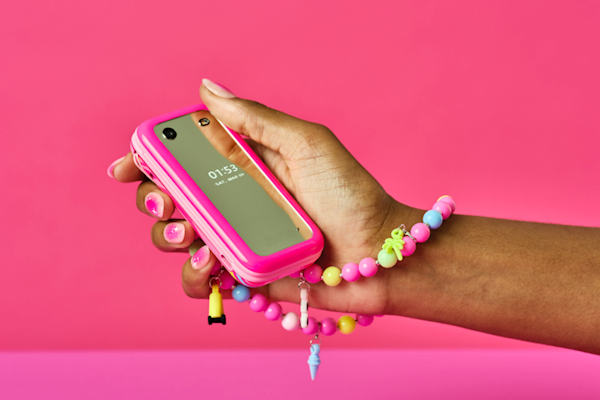 919元！HMD Barbie芭比聯名翻蓋機發布：粉色機身少女心爆棚