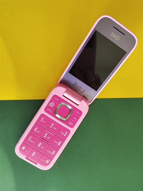 919元！HMD Barbie芭比聯名翻蓋機發布：粉色機身少女心爆棚
