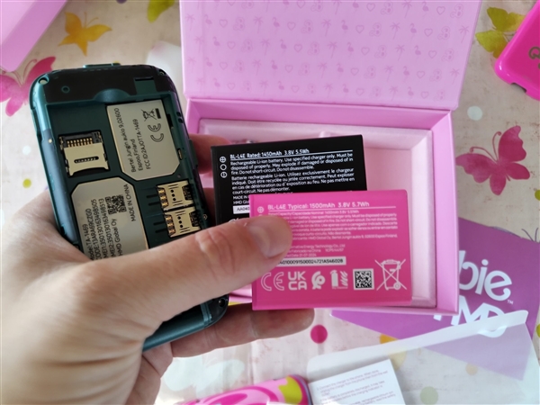 919元！HMD Barbie芭比聯名翻蓋機發布：粉色機身少女心爆棚