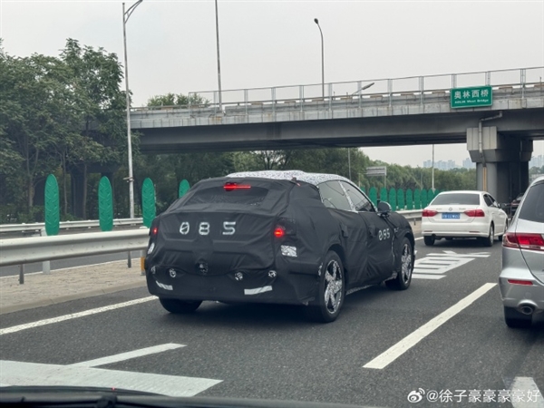 雷軍憋大招！小米SUV新諜照曝光：比SU7大多了、神似法拉利Purosangue