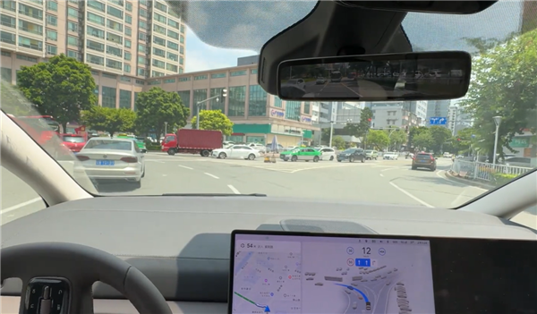 國產智駕之爭！理想端到端VS華為ADS 2.0：結果大跌眼鏡