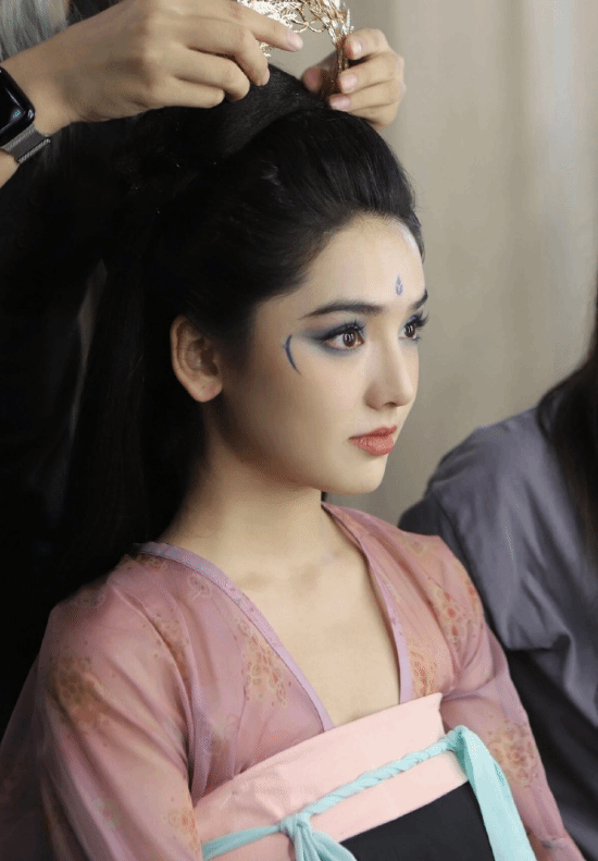 《黑神話》蜘蛛精二姐再發COS照：明媚大氣 溫婉如玉