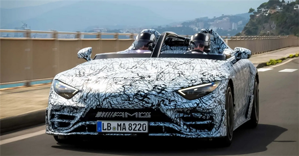 有錢人的大玩具！奔馳AMG PureSpeed上路測試：2025年全球首發