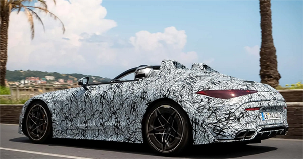 有錢人的大玩具！奔馳AMG PureSpeed上路測試：2025年全球首發