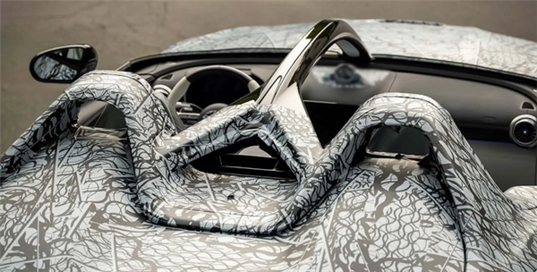 有錢人的大玩具！奔馳AMG PureSpeed上路測試：2025年全球首發