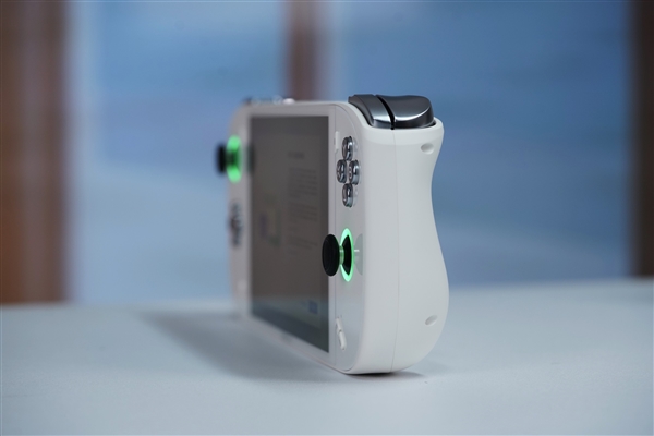 全球第二款酷睿Ultra掌機！AOKZOE A2 Ultra圖賞