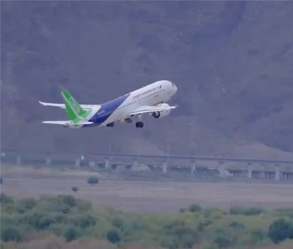 海拔3569米！國產大飛機C919首次從西藏起飛