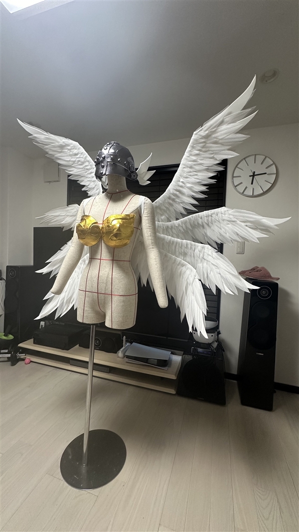 身材爆好的技術大佬：Coser親手打造天女獸全套裝備