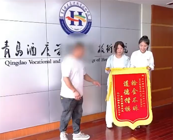 真拾金不昧！女大學(xué)生出門游玩撿到一斤黃金物歸原主：總價(jià)值超40萬元