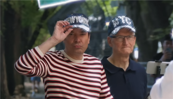 庫克做客脫口秀推銷蘋果AI功能 網友：庫克都上節目搞營銷了