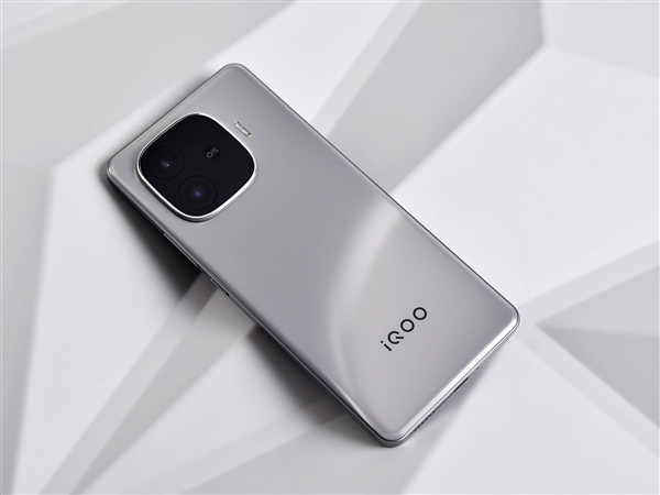 iQOO Z9 Turbo+上手：性能猛獸+續(xù)航怪獸