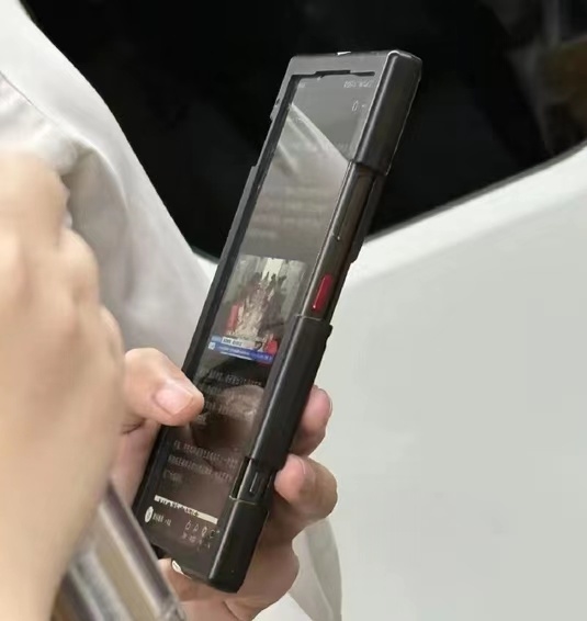 努比亞Z70 Ultra真機首曝：全球首發1.5K真全面屏