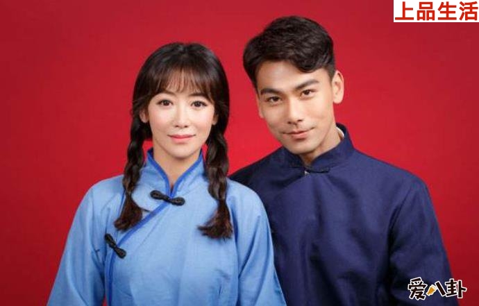陳紫函戴向宇結婚證件照