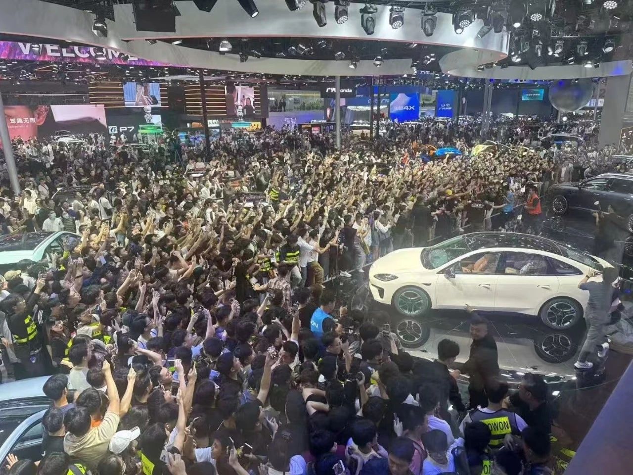 今年最佳購車時(shí)機(jī)到了？特斯拉再降價(jià)，多款燃油車推出“一口價(jià)”