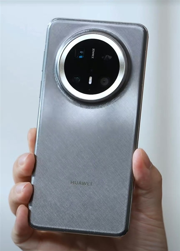 華為年度機皇！Mate 70 RS非凡大師外觀曝光：采用八邊形鏡頭設計