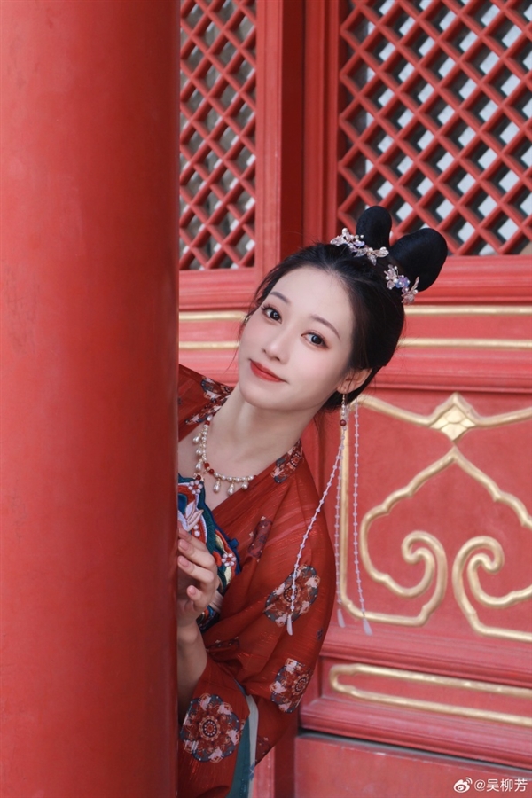 網友贊三觀正！吳柳芳：擦邊漲很多粉但我不稀罕 是公司要求只能聽從
