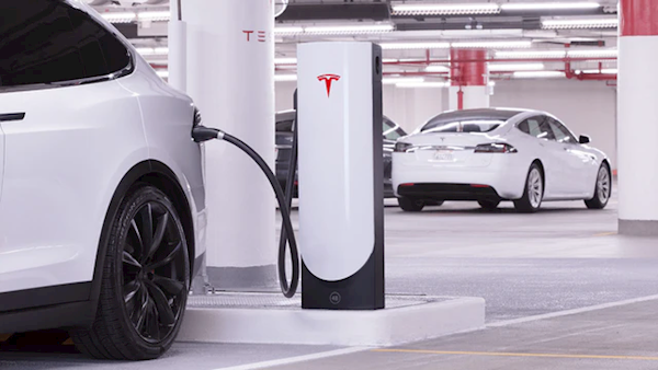 特斯拉V4超級充電樁明年登陸中國：Semi卡車充電功率能飆到1200kW