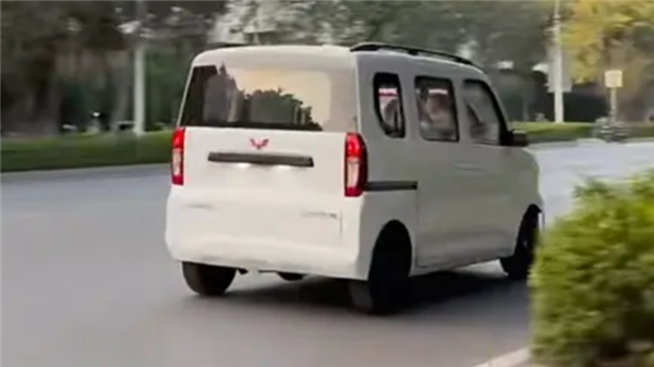中國人自己的K-car！全新五菱之光EV亮相街頭：預(yù)計明年上市開售