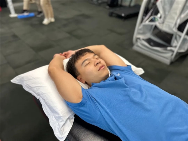 千萬別再用這個姿勢睡覺！當心把你的身體全毀了