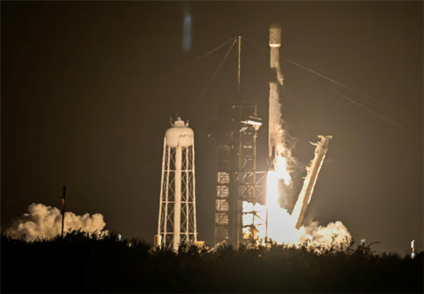 SpaceX發(fā)射“獵鷹9”運(yùn)載火箭：搭載美日兩國月球著陸器