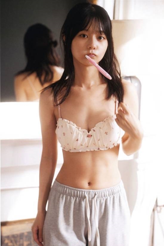 《假面騎士》最美女反派淺倉唯：改名復出拍新寫真