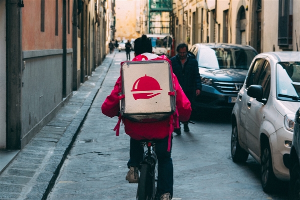 男子騎電動(dòng)車(chē)專(zhuān)挑車(chē)輛轉(zhuǎn)彎、掉頭時(shí)碰瓷 2個(gè)月碰了10多次：結(jié)果被判刑
