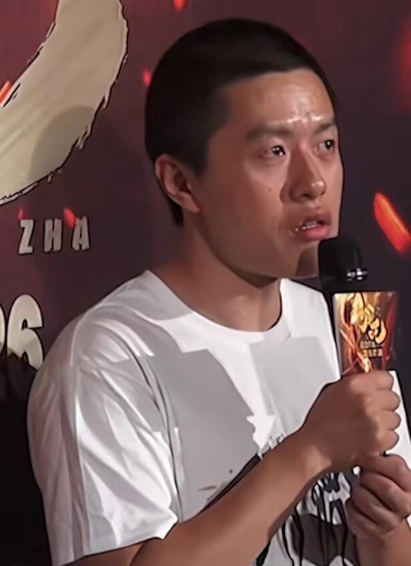 《哪吒2》導演餃子初中班主任發聲：從小是繪畫迷 下課就畫畫
