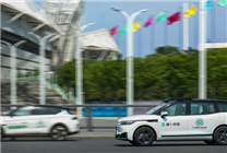 李彥宏：自動(dòng)駕駛比人開(kāi)車(chē)安全十倍 蘿卜快跑出險(xiǎn)率僅為人類(lèi)1/14
