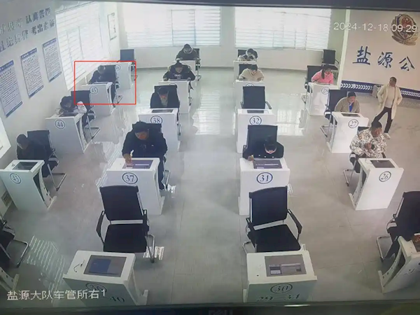 科目一考不過 男子花9000元“竊照”作弊！結果被一窩端