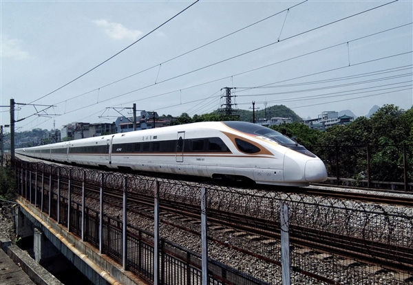 孕婦動車上被行李箱砸傷致早產(chǎn) 官方通報(bào)