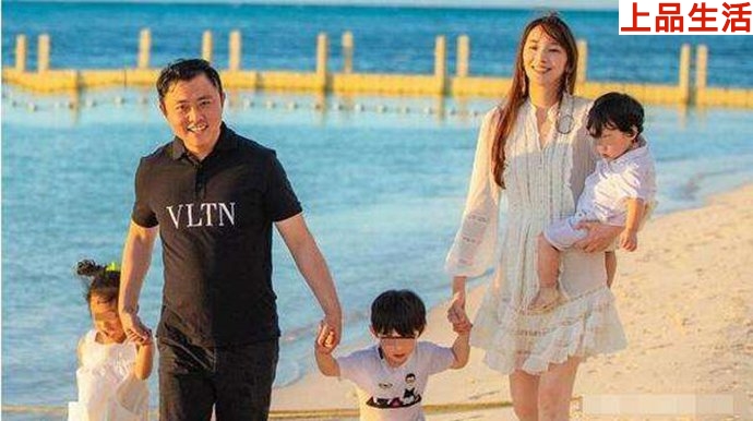 吳佩慈與男友紀曉波未婚生四個孩！為何會被嘲無名無分！