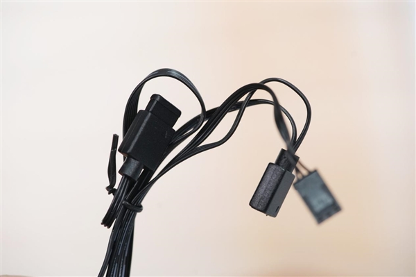 獨(dú)立磁吸IPS液晶屏！超頻三銀翼DT360水冷散熱器圖賞